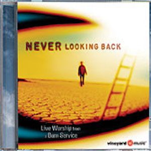 Portada de Never Looking Back de Vineyard